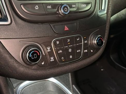 Used 2019 Chevrolet Malibu LT image 19