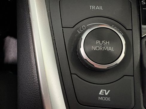 Used 2024 Toyota RAV4 LE AWD/4WD image 26