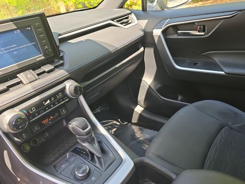 Used 2022 Toyota RAV4 SE w/ SE Grade Weather Package AWD/4WD image 24