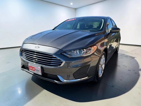 Used 2019 Ford Fusion SE FWD image 7