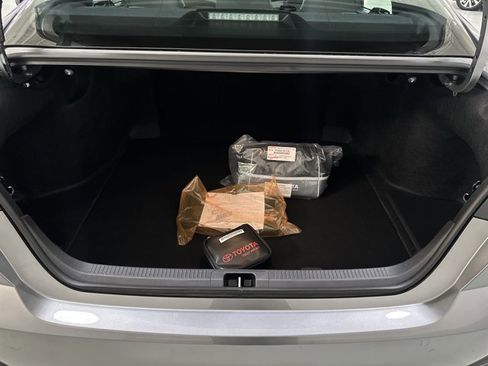 Used 2025 Toyota Camry SE image 12