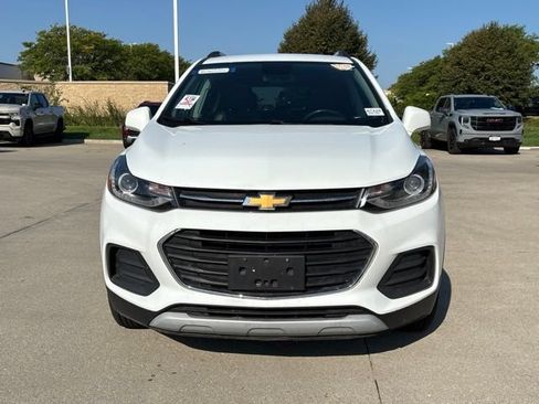 Used 2020 Chevrolet Trax LT w/ LT Convenience Package AWD/4WD image 3