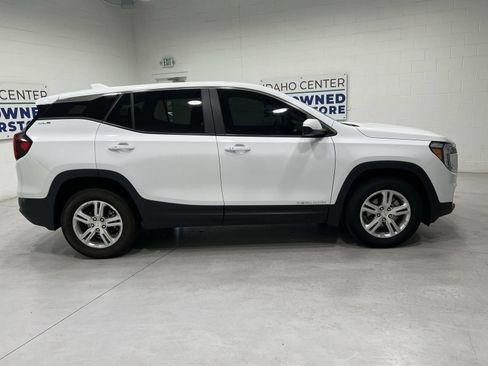 Used 2024 GMC Terrain SLE AWD/4WD image 9