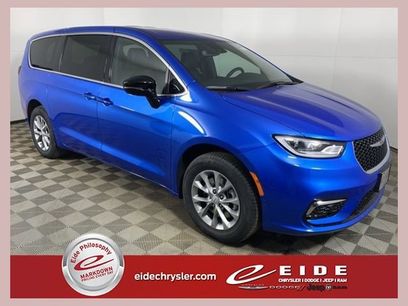 New 2026 Chrysler Pacifica Select