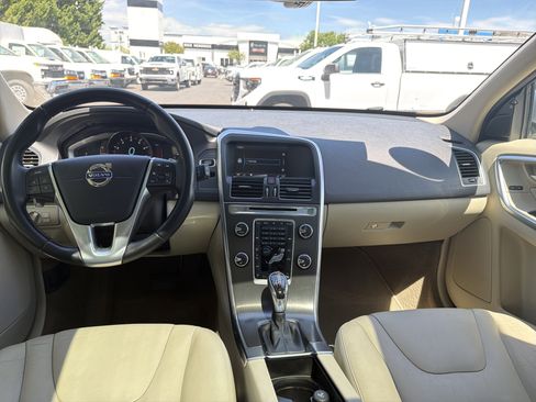 Used 2015 Volvo XC60 T6 Premier Plus image 28