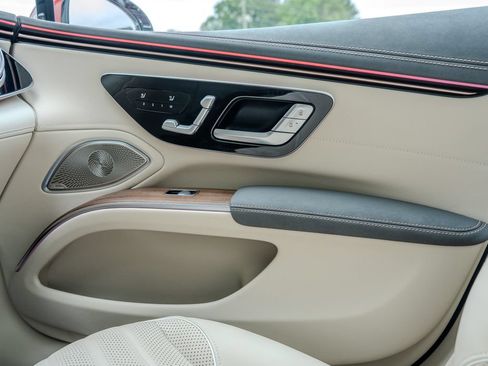Used 2023 Mercedes-Benz EQS 580 4MATIC Sedan image 14
