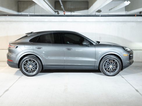 Certified 2024 Porsche Cayenne Coupe AWD/4WD image 9