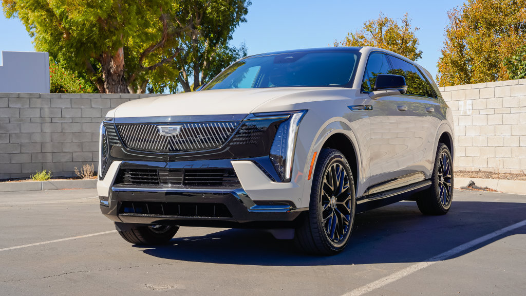 New 2026 Cadillac Escalade IQ Sport 2 w/ LPO, ONYX Package AWD/4WD image 2