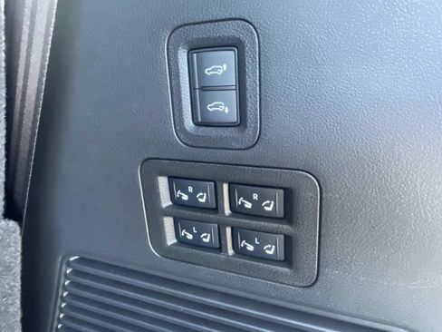 Certified 2025 INFINITI QX80 Luxe image 9