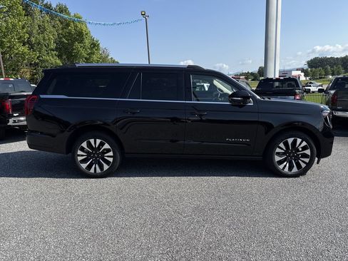 Used 2025 Ford Expedition Max Platinum w/ Driver's Package AWD/4WD image 8