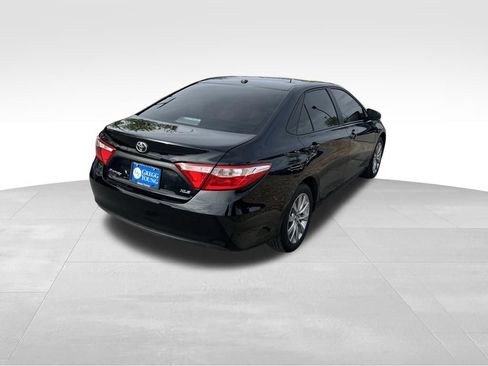 Used 2015 Toyota Camry XLE w/ Moonroof Package FWD image 6