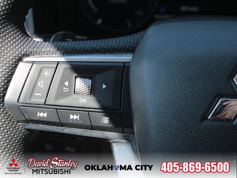Used 2023 Mitsubishi Outlander SE image 16