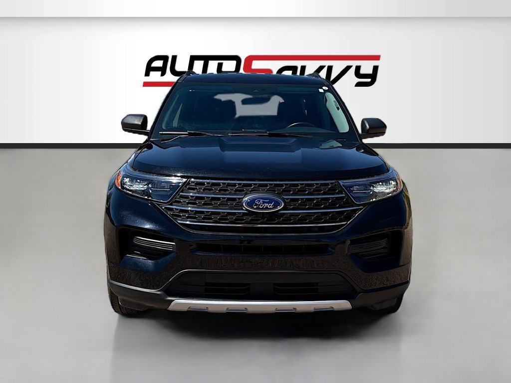 Used 2024 Ford Explorer XLT AWD/4WD image 2