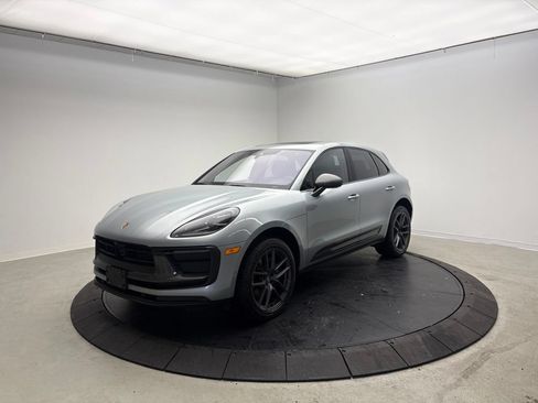Certified 2024 Porsche Macan AWD/4WD image 1