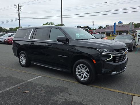 Used 2024 Chevrolet Suburban LT AWD/4WD image 4