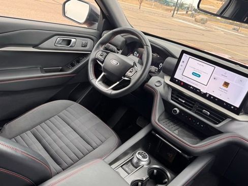 Used 2025 Ford Explorer ST-Line w/ ST-Line Street Pack image 13