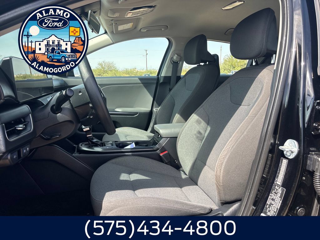 Used 2025 Kia K4 FWD image 9