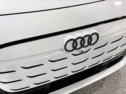 Used 2025 Audi S6 e-tron Prestige w/ 21" Black Optic Package image 31