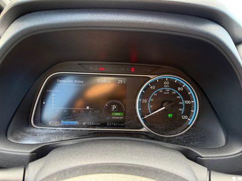 Used 2018 Nissan Leaf SL w/ SL Technology Package FWD image 11