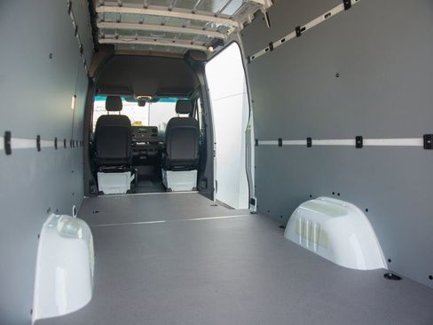 Used 2024 Mercedes-Benz Sprinter 2500 image 36