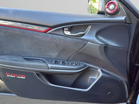 Used 2019 Honda Civic Type R image 10