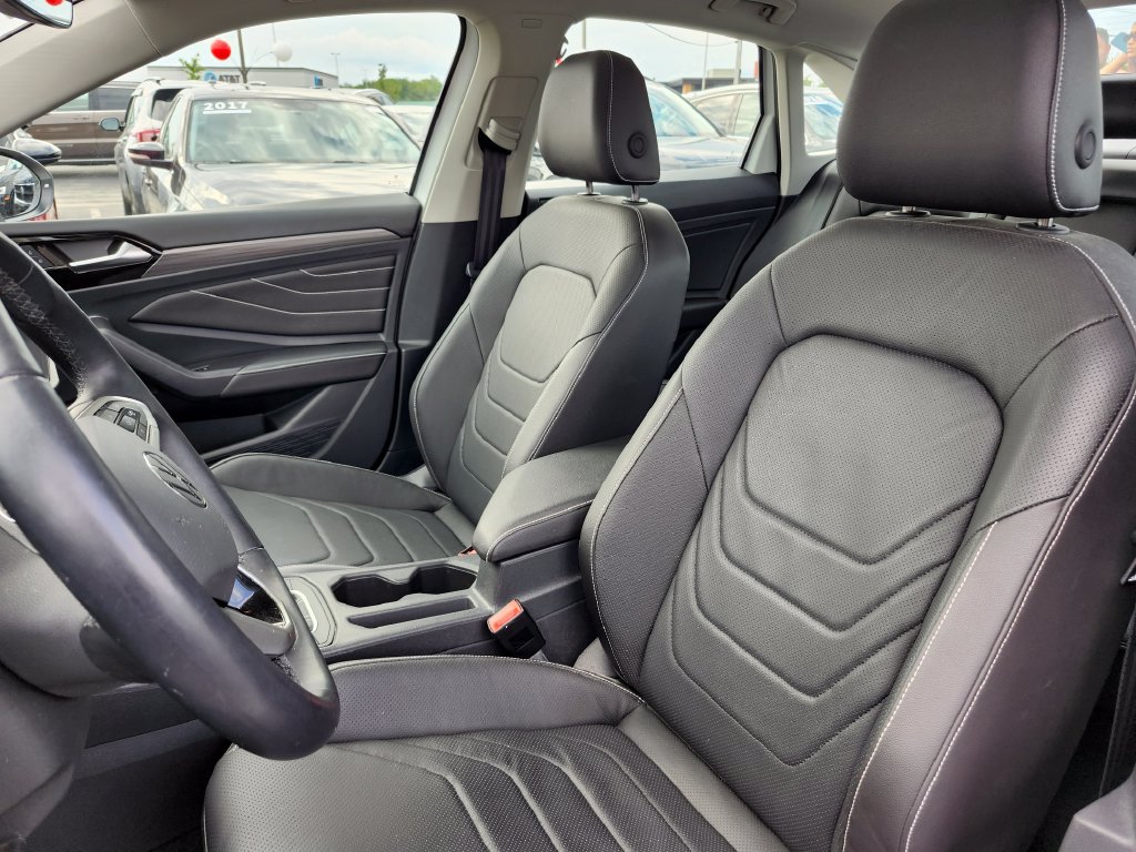 Certified 2024 Volkswagen Jetta SEL FWD image 7
