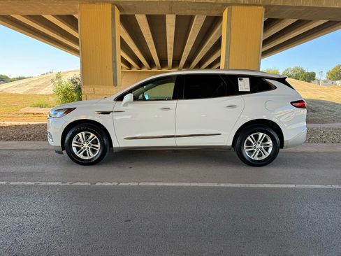 Used 2020 Buick Enclave Essence image 4