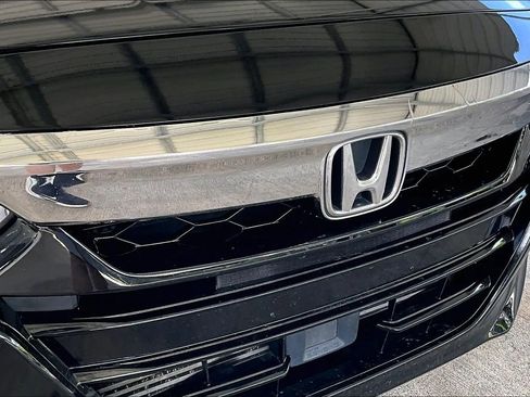 Used 2018 Honda Accord Touring image 30