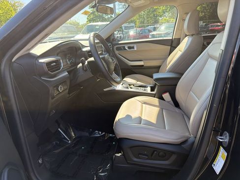 Used 2023 Ford Explorer XLT w/ Equipment Group 202A AWD/4WD image 11