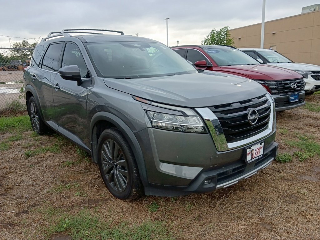 Used 2022 Nissan Pathfinder SL w/ SL Premium Package FWD image 3