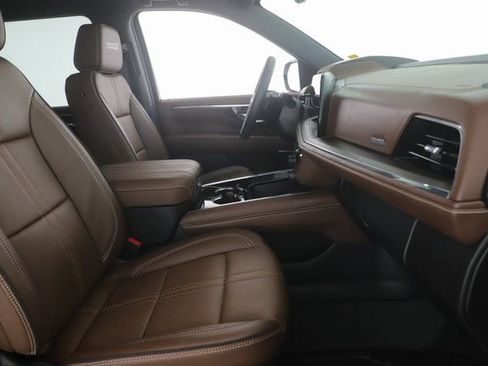 Used 2025 Chevrolet Suburban High Country image 35