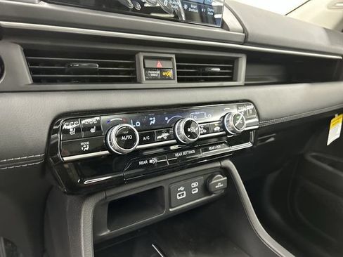 Used 2025 Honda Pilot Elite image 8
