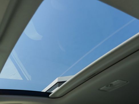 Used 2013 Toyota Prius Four w/ Deluxe Solar Roof Pkg FWD image 20