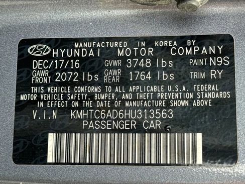 Used 2017 Hyundai Veloster Value Edition image 21