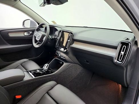 Certified 2025 Volvo XC40 B5 Plus AWD/4WD image 13