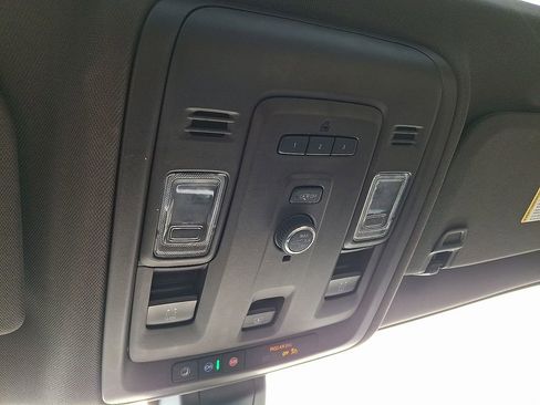 Used 2021 GMC Yukon SLT image 28