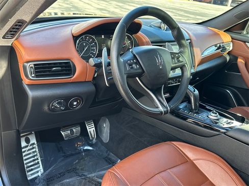 Used 2021 Maserati Levante GranSport image 21