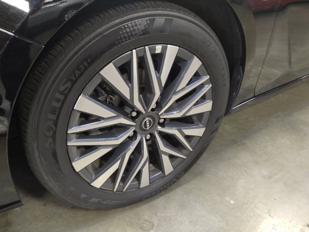 Used 2025 Nissan Altima 2.5 SV FWD image 31