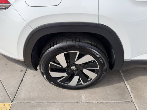 Used 2024 Volkswagen Atlas Cross Sport SEL image 15