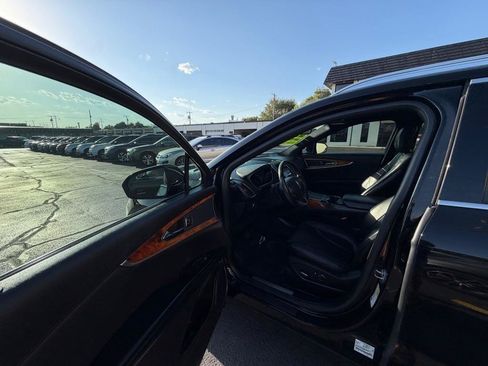 Used 2017 Lincoln MKX Reserve w/ Lincoln MKX Climate Package FWD image 29