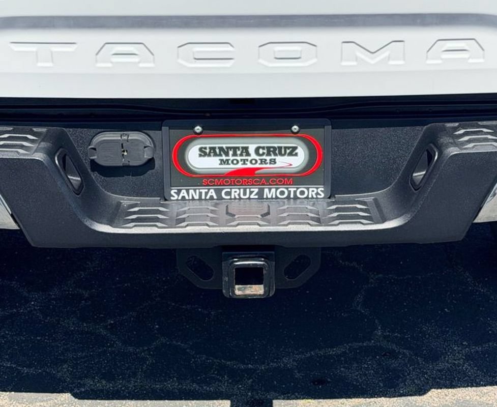 Used 2017 Toyota Tacoma SR5 AWD/4WD image 13