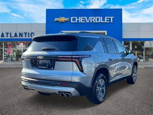 Certified 2025 Chevrolet Traverse LT image 6