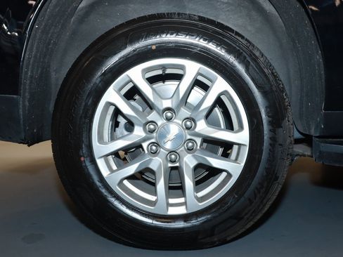 Used 2024 Chevrolet Suburban LT image 27