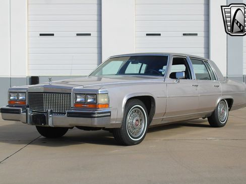 Used 1987 Cadillac Brougham image 2