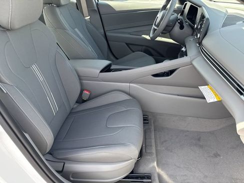 New 2026 Hyundai Elantra SEL Sport Premium FWD image 15