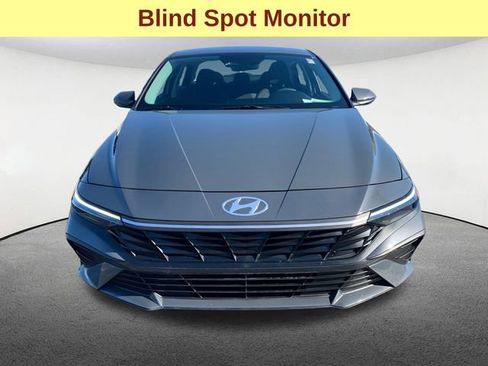 Used 2024 Hyundai Elantra SE image 4