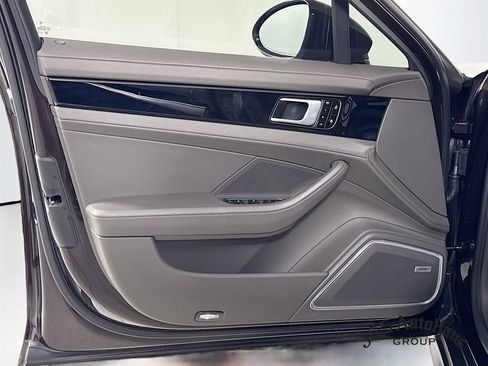 Used 2021 Porsche Panamera 4S image 22