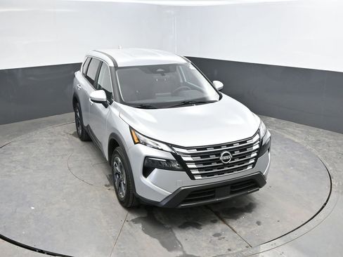 Used 2025 Nissan Rogue SV image 24