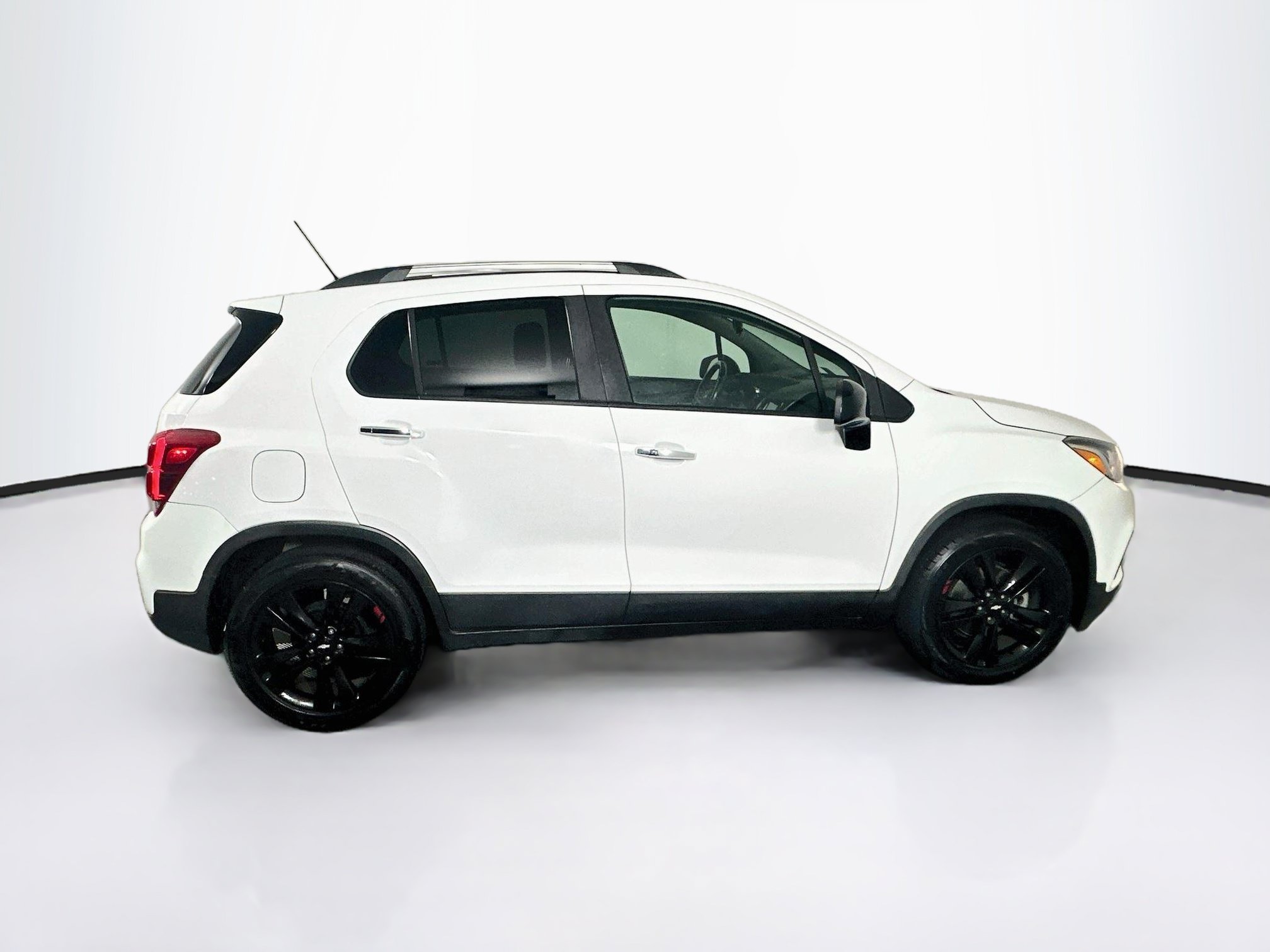 Used 2019 Chevrolet Trax LT w/ Redline Edition FWD image 10