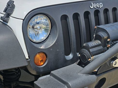 Used 2013 Jeep Wrangler Unlimited Rubicon w/ Connectivity Group AWD/4WD image 8